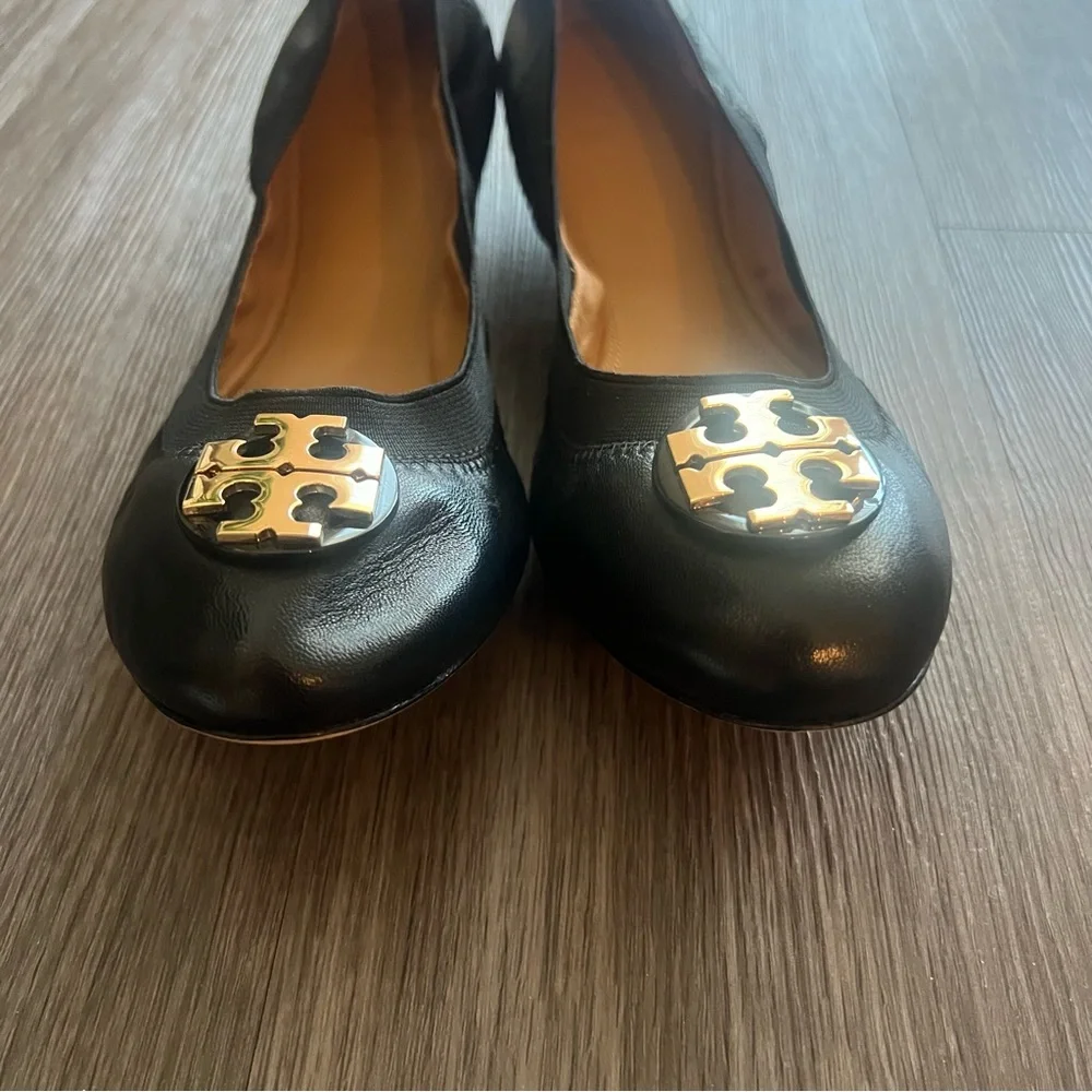 Tory Burch Black Leather Claire Elastic Flat with Gold Emblem never worn